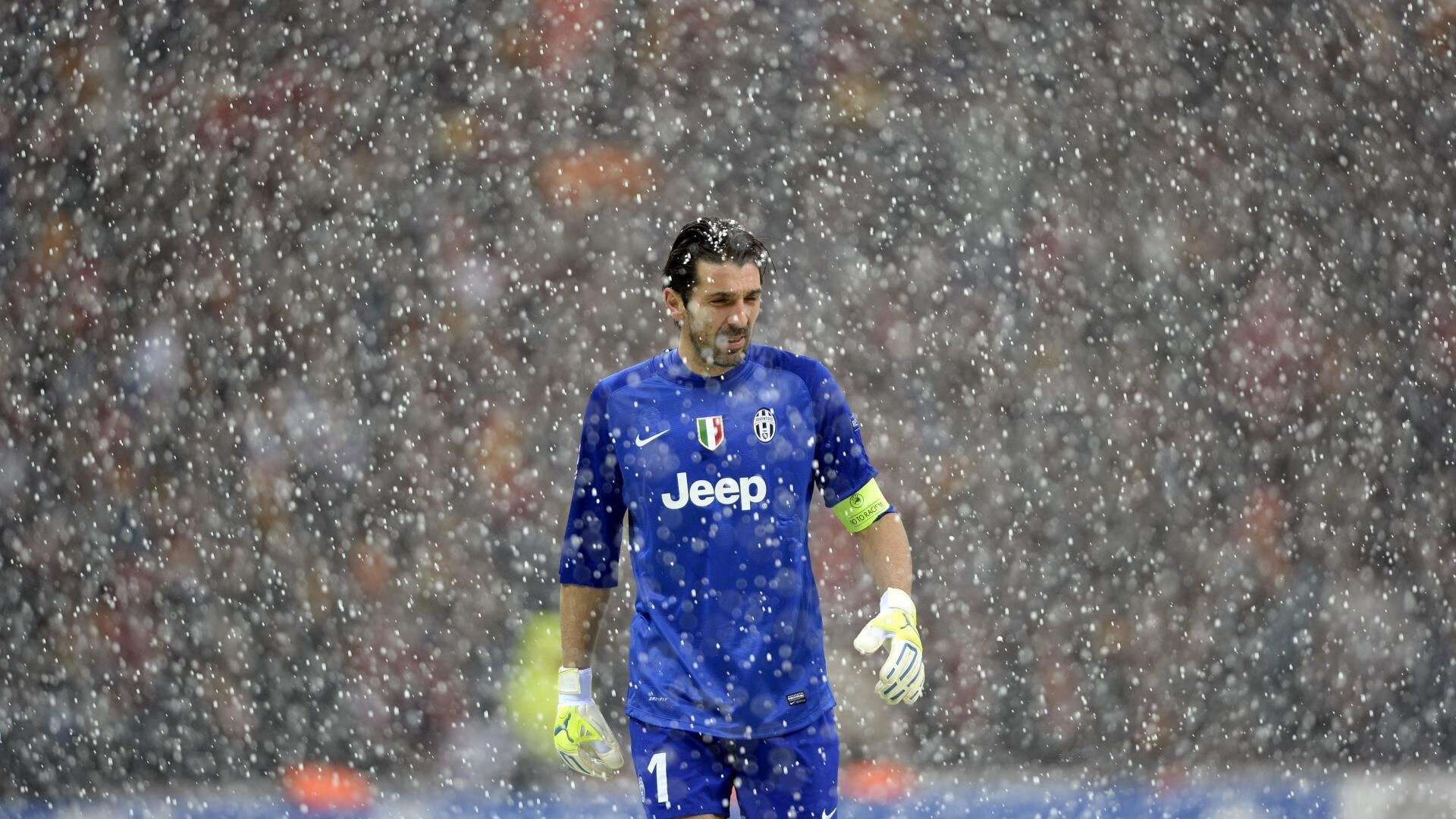 世界足球年鉴发布,盘点年度精彩时刻,世界足坛经典比赛