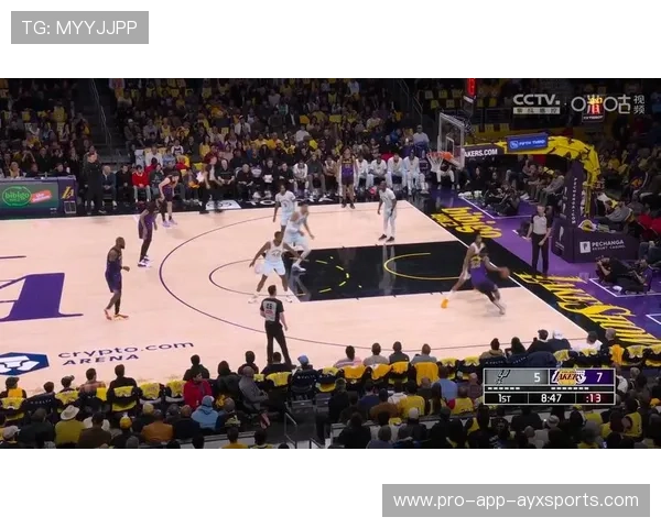 NBA湖人通过快速转移拉开空间,进攻流畅度提升